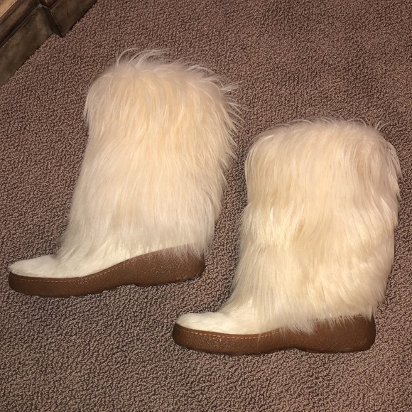 Pajar Shoes - PAJAR REAL GOAT FUR APRES SKI BOOTS